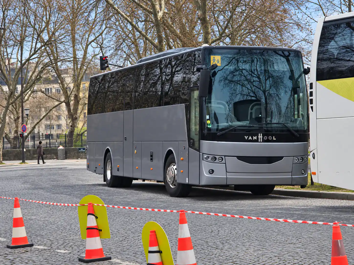 Pullman BusCom in una piazza di Berlino