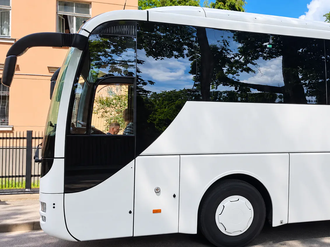 BusCom Reisebus mit Gepäckraum für Gruppen in Rotterdam