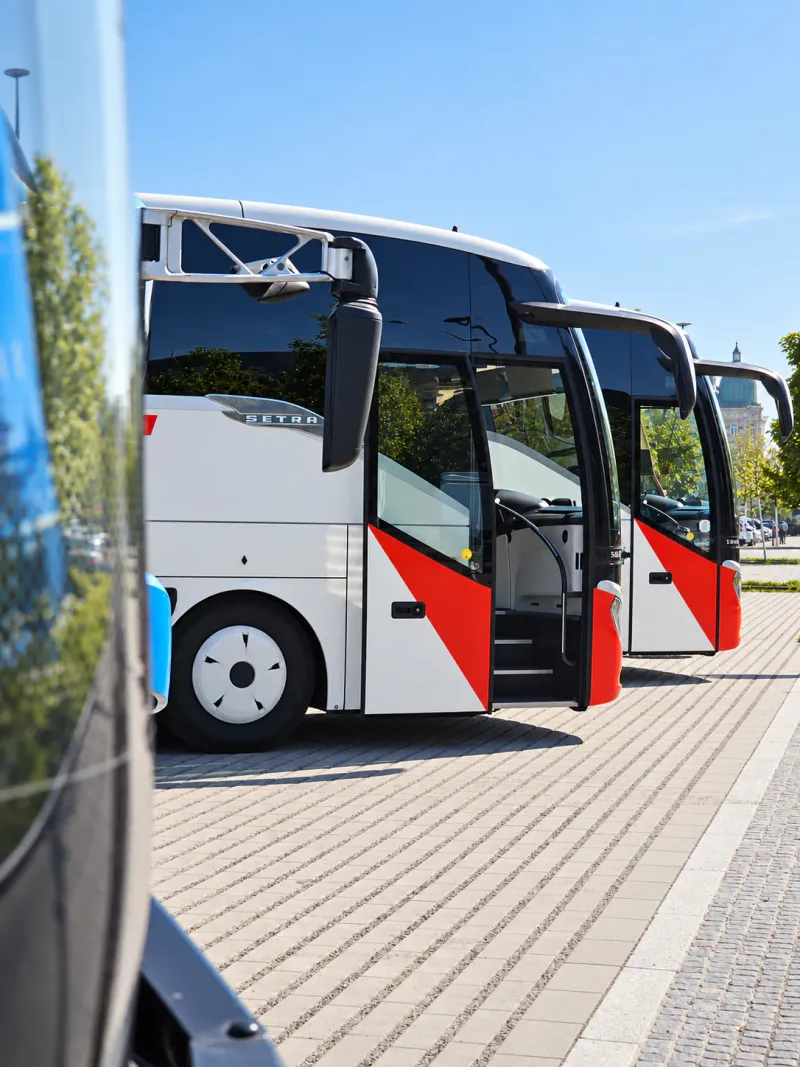 BusCom-bussar för stora grupper i Uleåborg